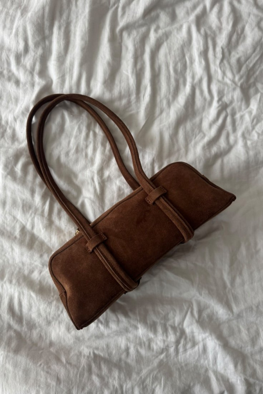 Шоколадная замшевая сумка-багет BLAZH.